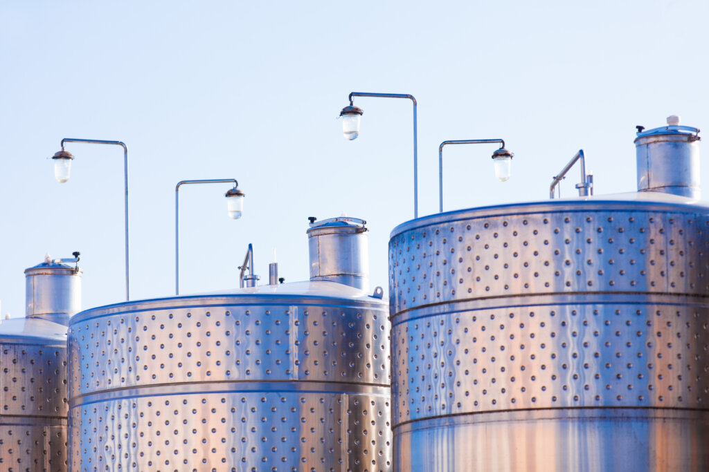 Metal capacity for wine