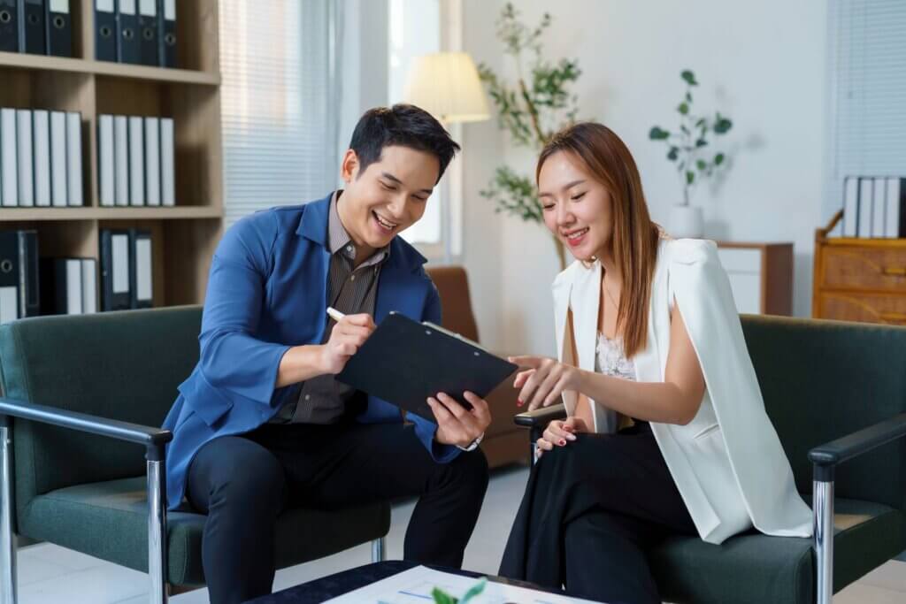 business-professionals-collaborating